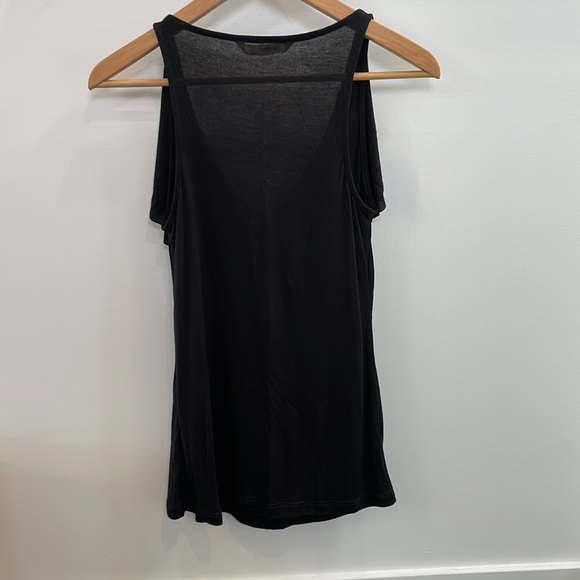 Old Navy black flowy tank xs - Picture 4 of 4